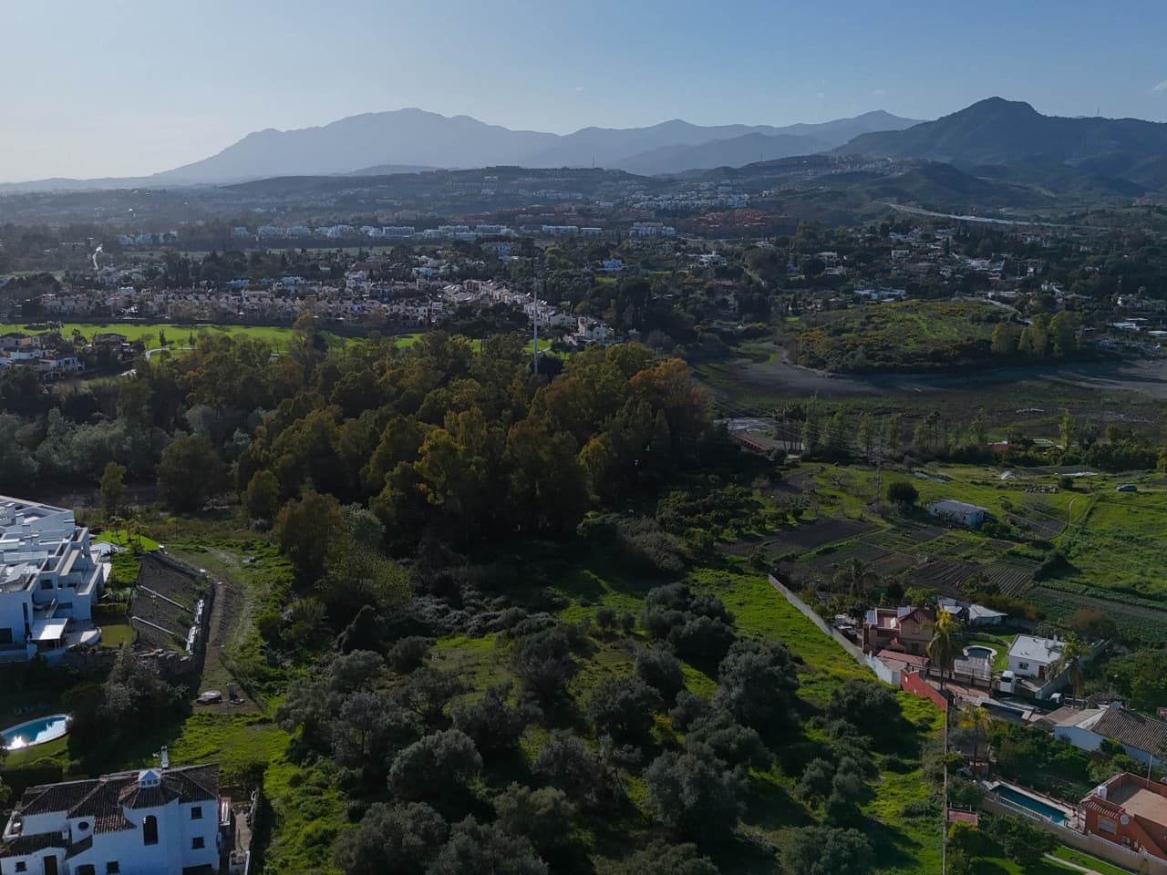 Investment opportunity in a prime location near San Pedro de Alcántara, strategically positioned between San Pedro de Al