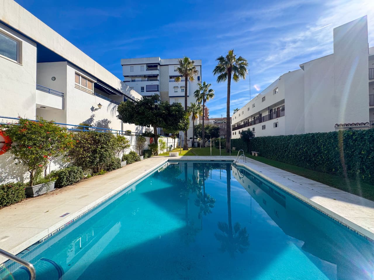 This bright 3-bedroom apartment in Marbella, located in the second line of the beach, features a community pool and park