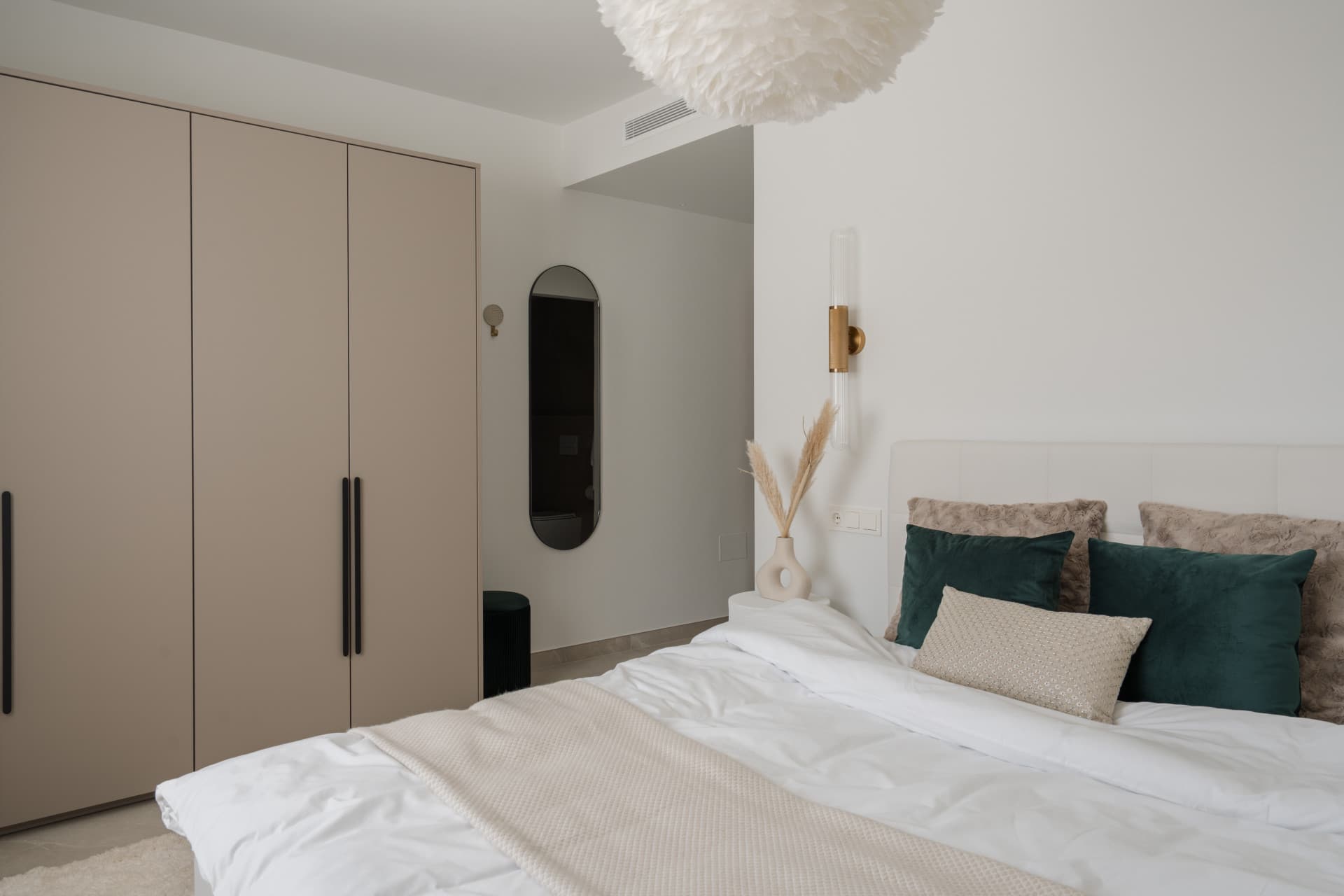Beautifully refurbished 4 bedroom townhouse in the heart of Nueva Andalucía