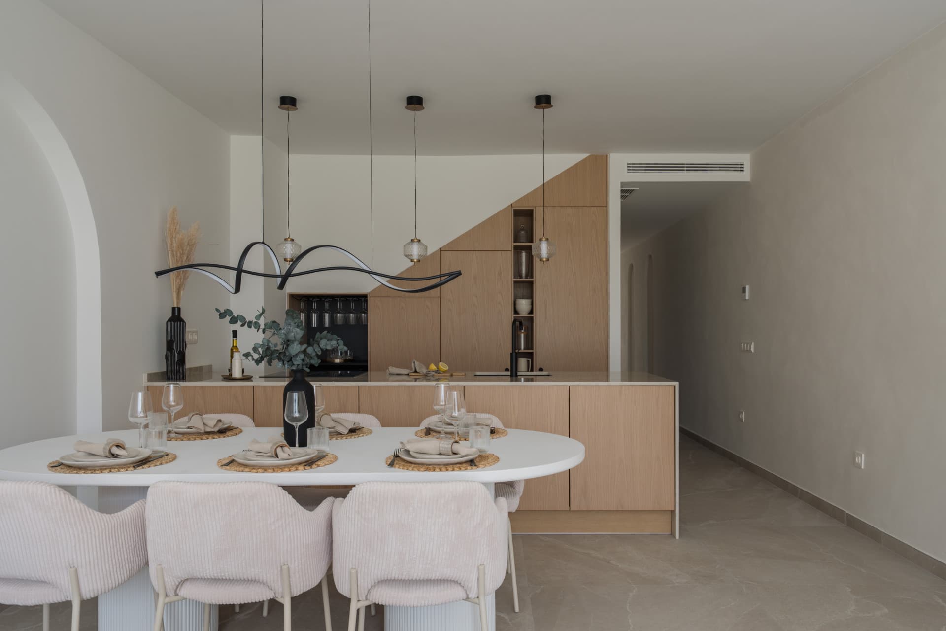 Beautifully refurbished 4 bedroom townhouse in the heart of Nueva Andalucía