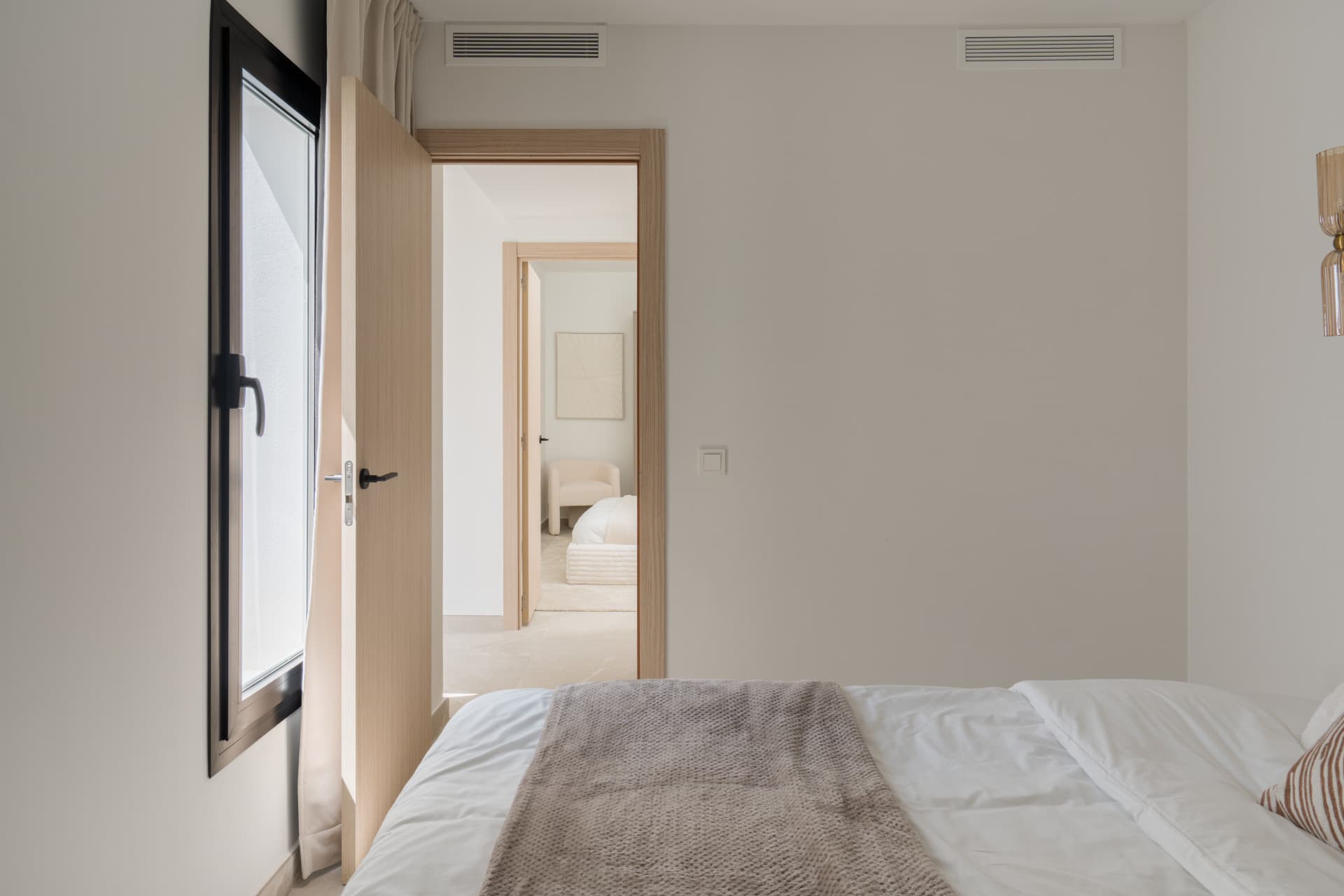 Beautifully refurbished 4 bedroom townhouse in the heart of Nueva Andalucía
