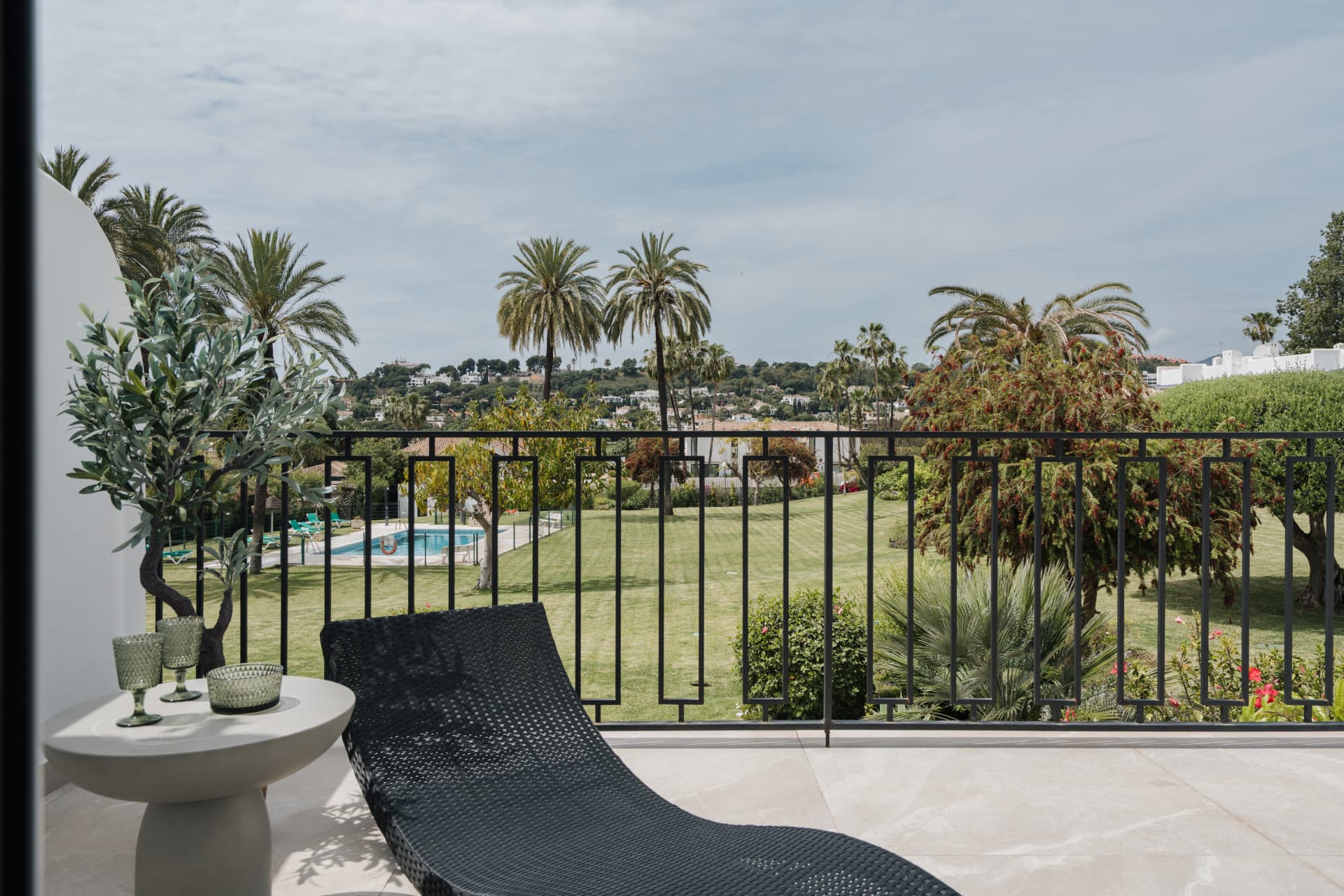 Beautifully refurbished 4 bedroom townhouse in the heart of Nueva Andalucía