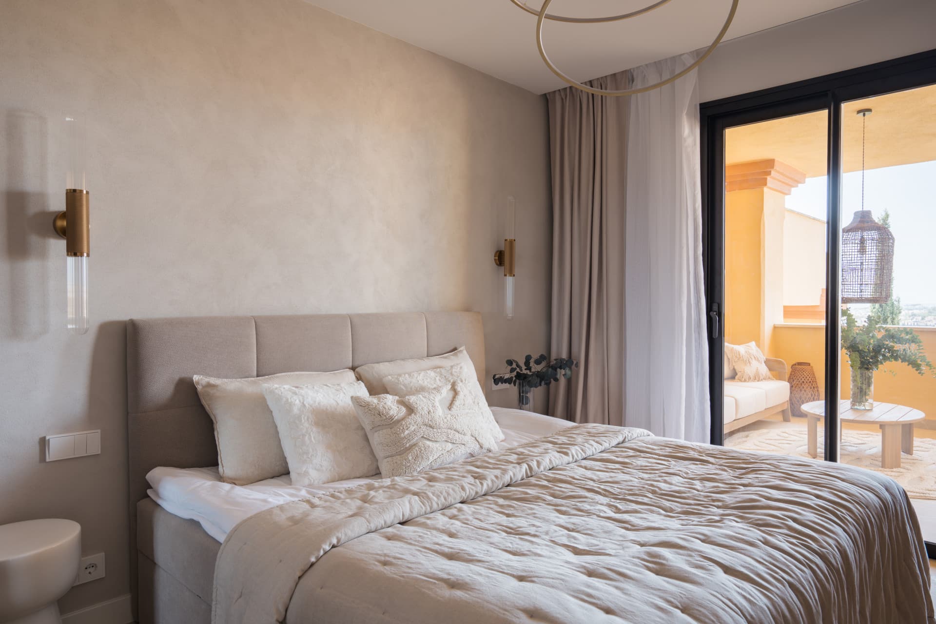 Stunning sea view apartment in Cumbres del Rodeo, Nueva Andalucia.
