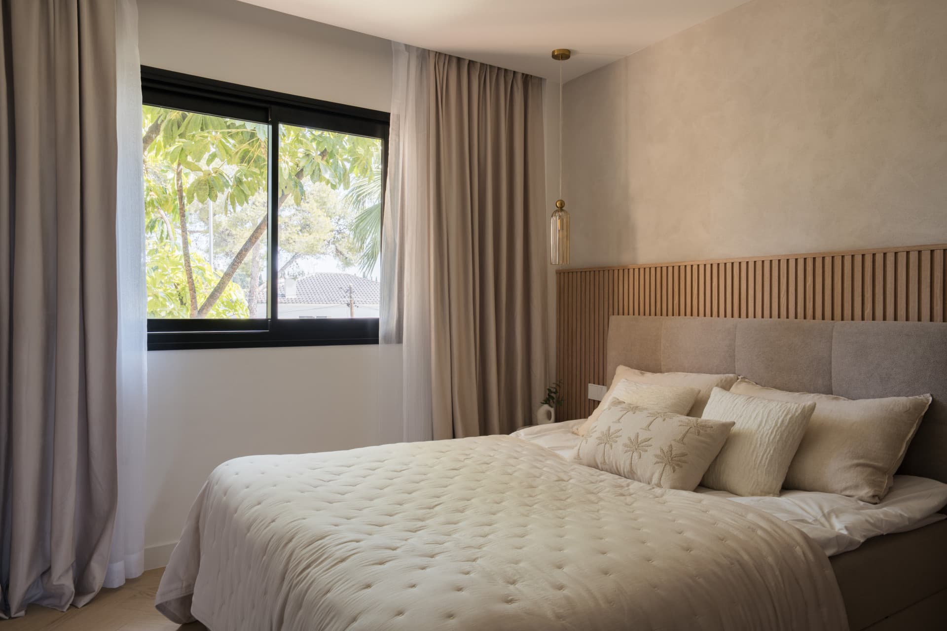 Stunning sea view apartment in Cumbres del Rodeo, Nueva Andalucia.