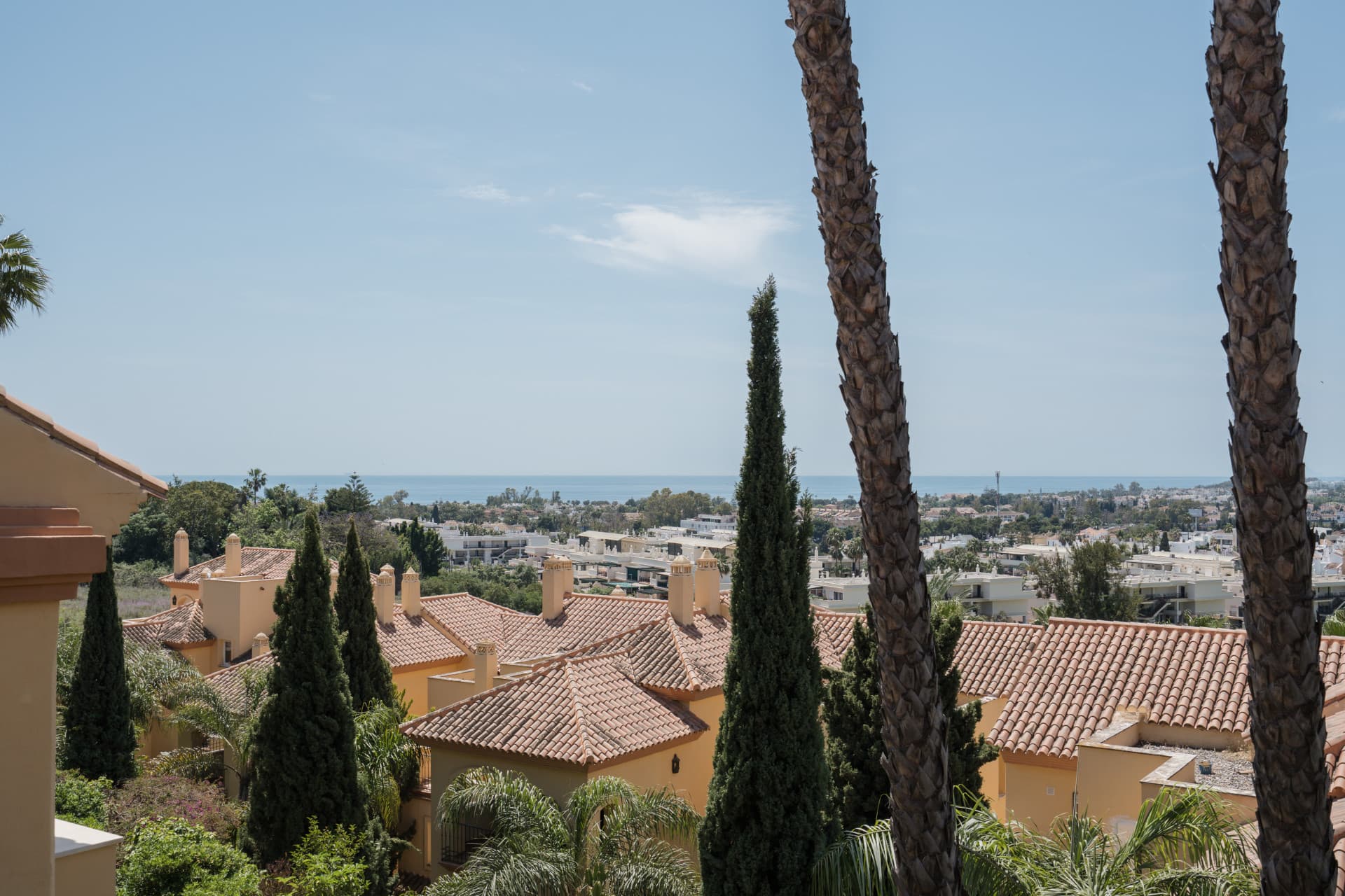 Stunning sea view apartment in Cumbres del Rodeo, Nueva Andalucia.