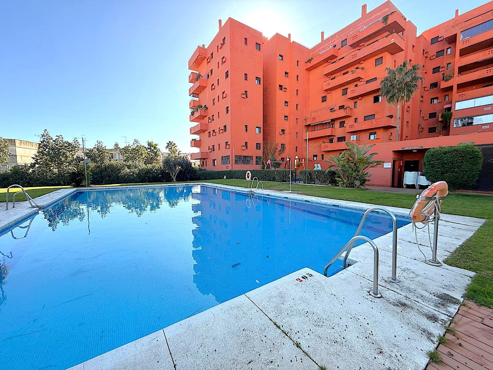 Spacious and bright apartment in a central location close to the beach in Estepona