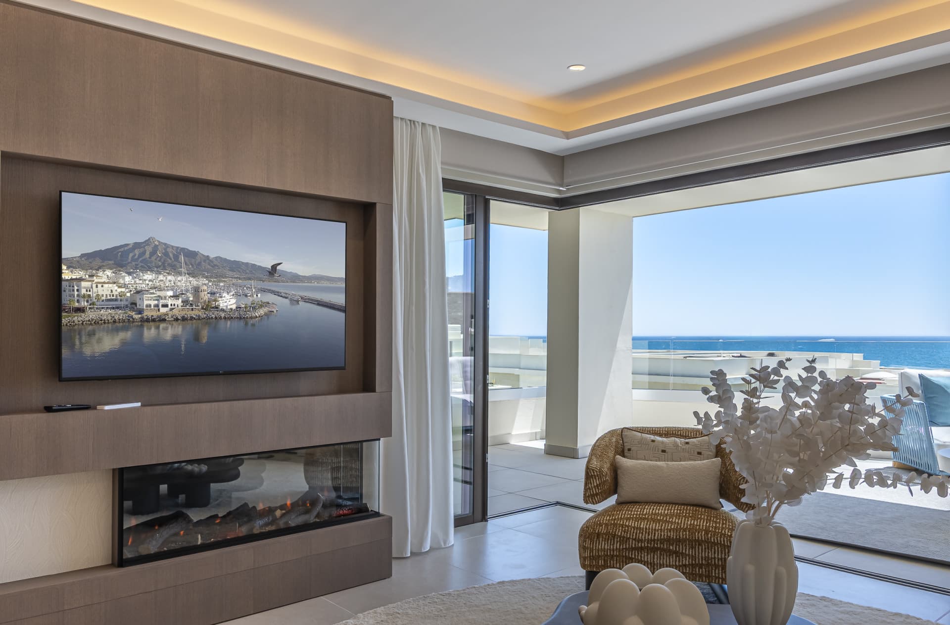 Sea View Apartment, El Velerin, Estepona