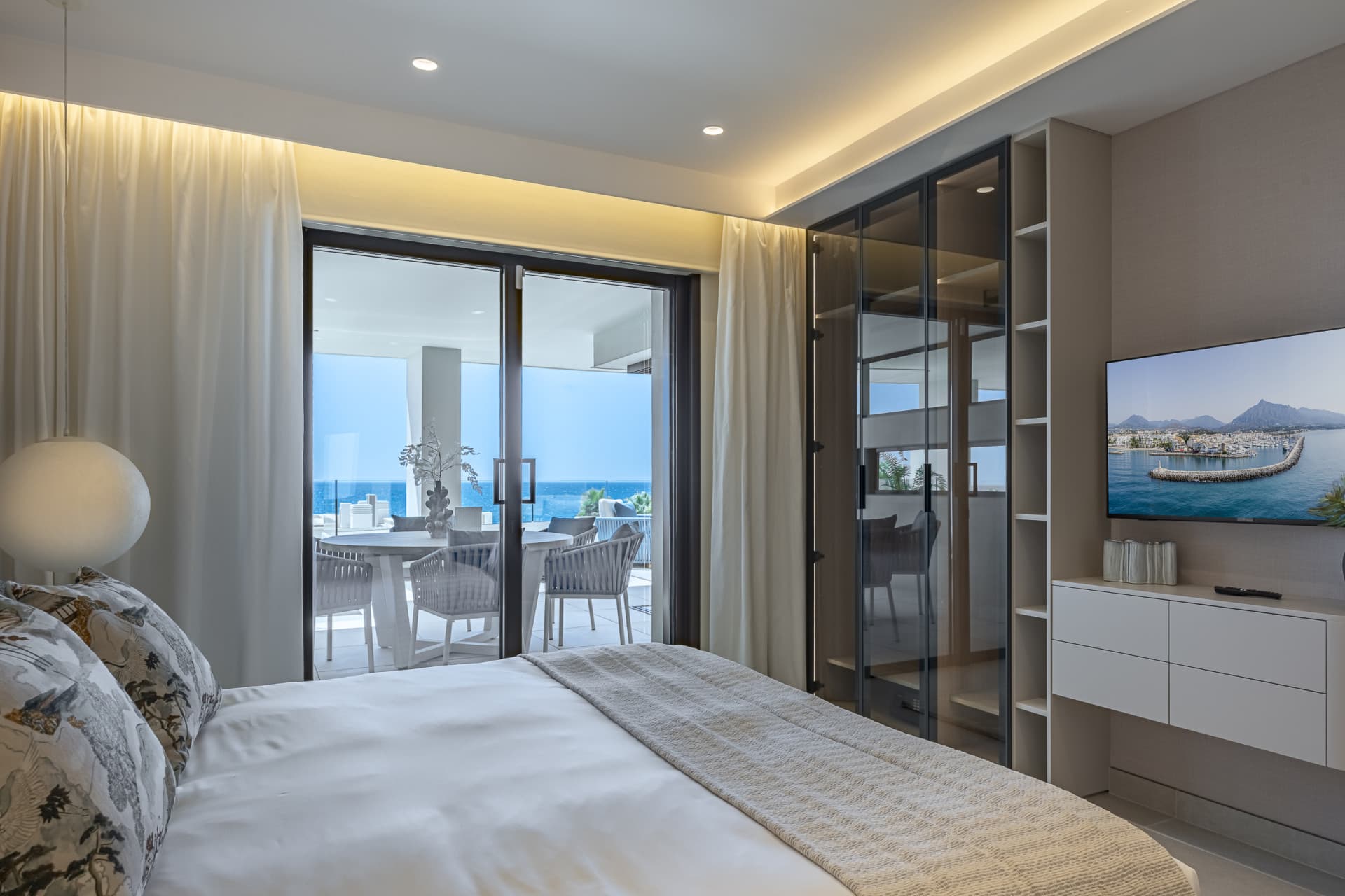 Sea View Apartment, El Velerin, Estepona