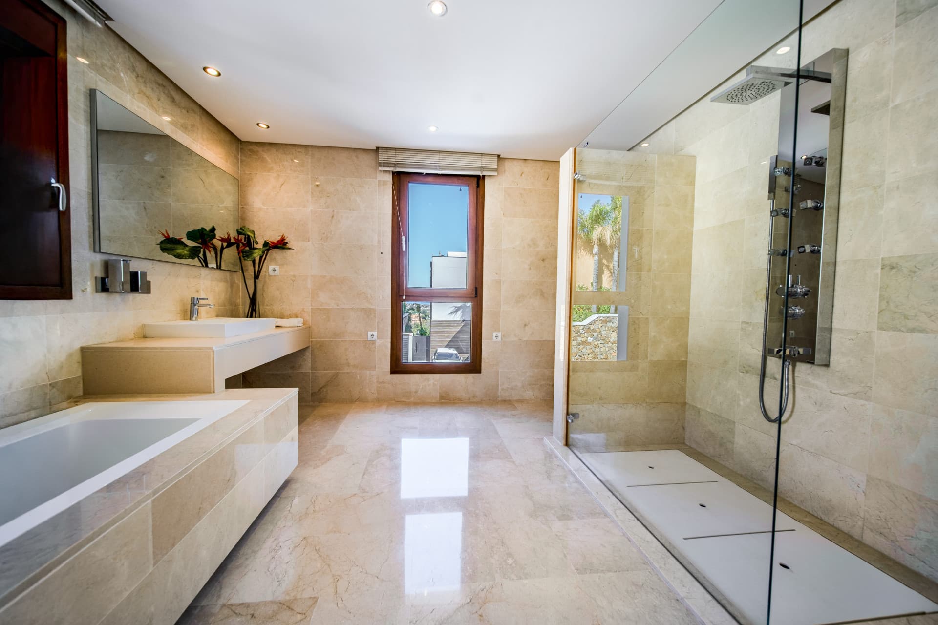 Family Villa with Sea Views in Nueva Atalaya, Benahavís