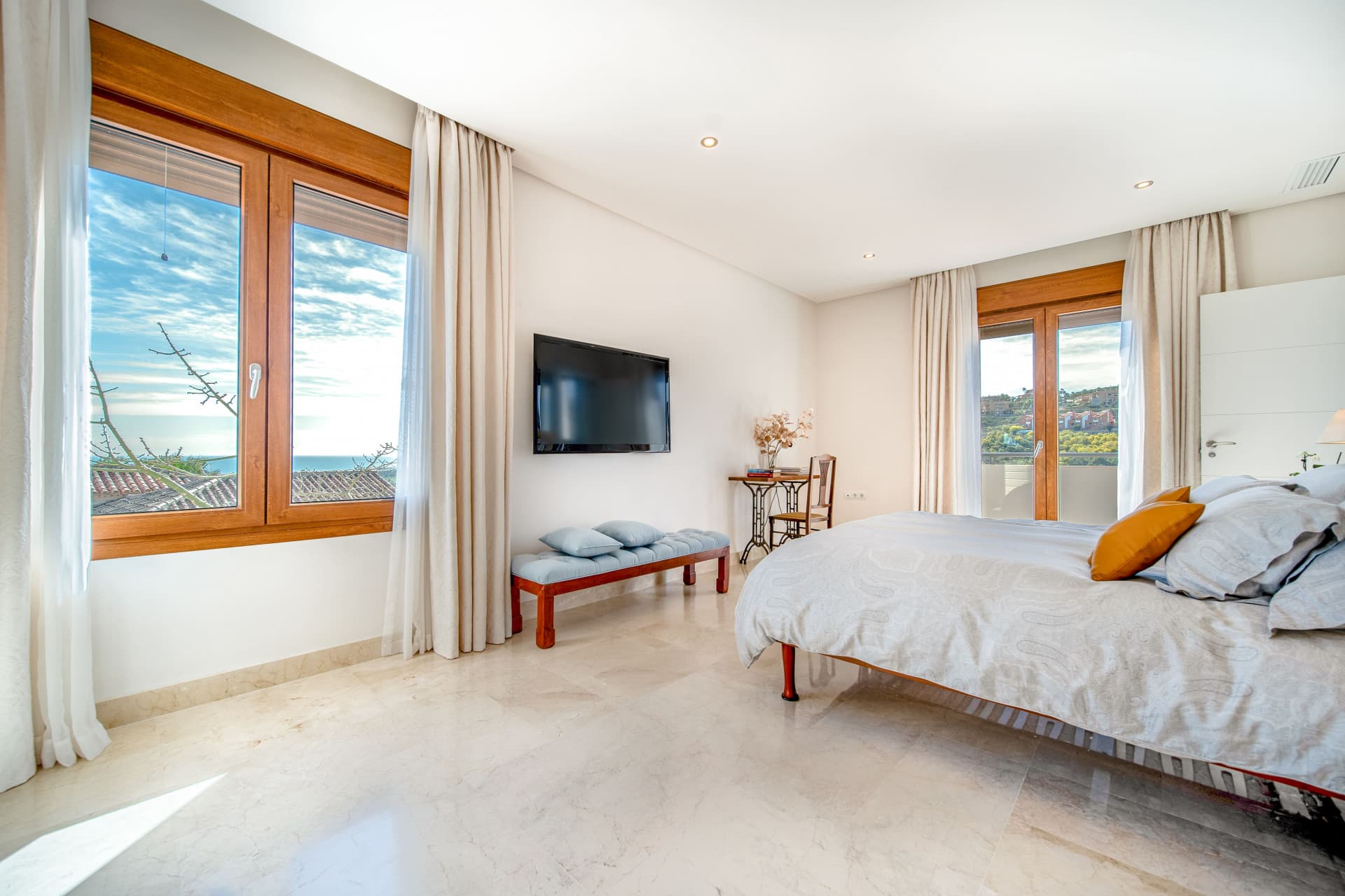 Family Villa with Sea Views in Nueva Atalaya, Benahavís
