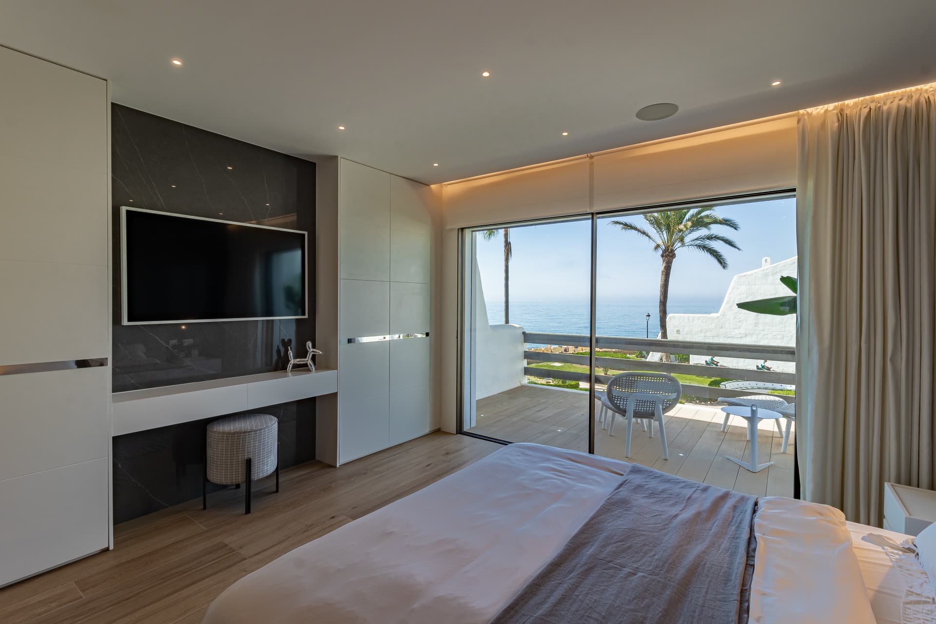 Beachfront Townhouse with Sea views, Marbella Golden Mile