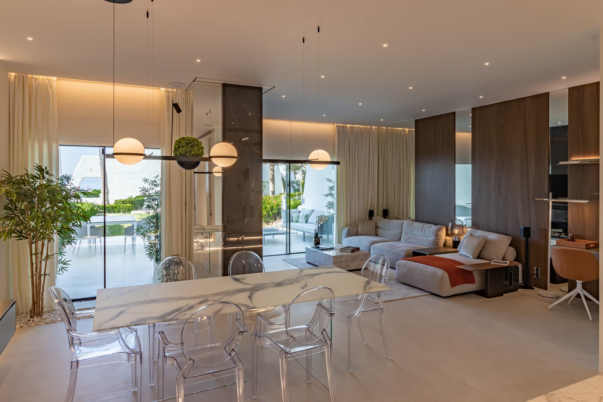 Beachfront Townhouse with Sea views, Marbella Golden Mile