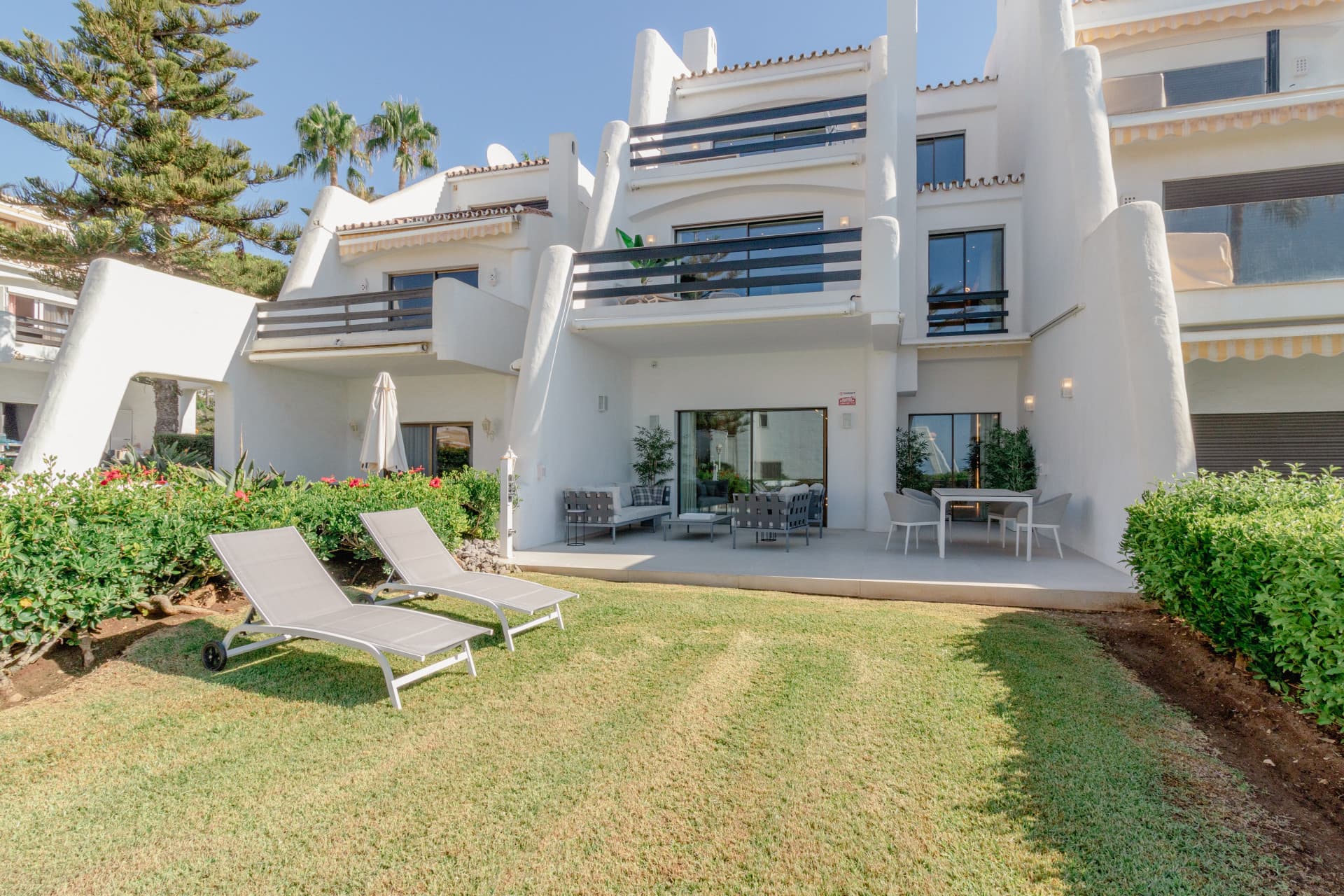 Beachfront Townhouse with Sea views, Marbella Golden Mile