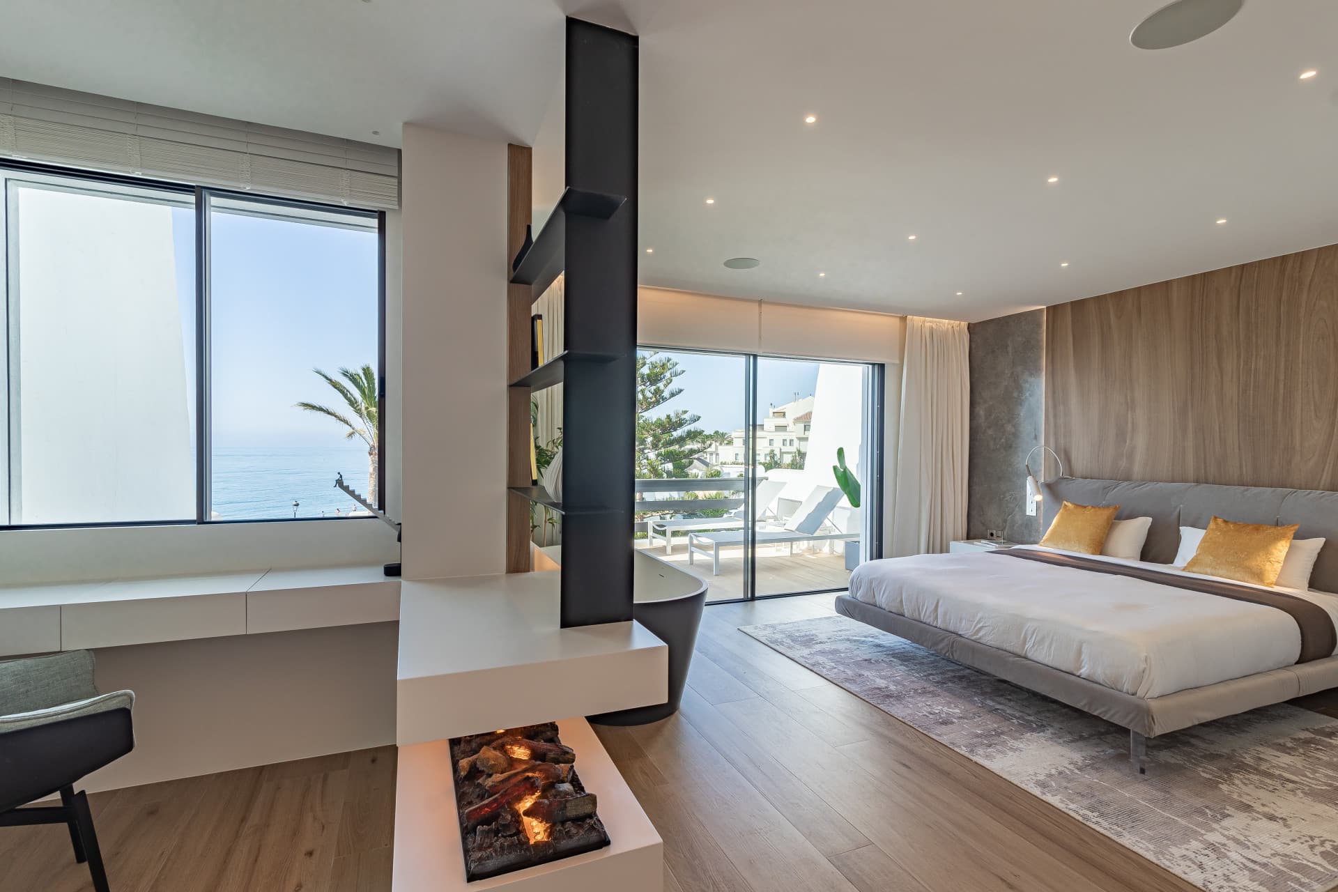 Beachfront Townhouse with Sea views, Marbella Golden Mile