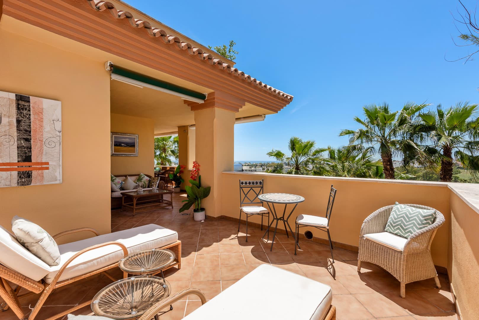 Apartamento con Vistas al Mar y Montaña, Nueva Andalucía